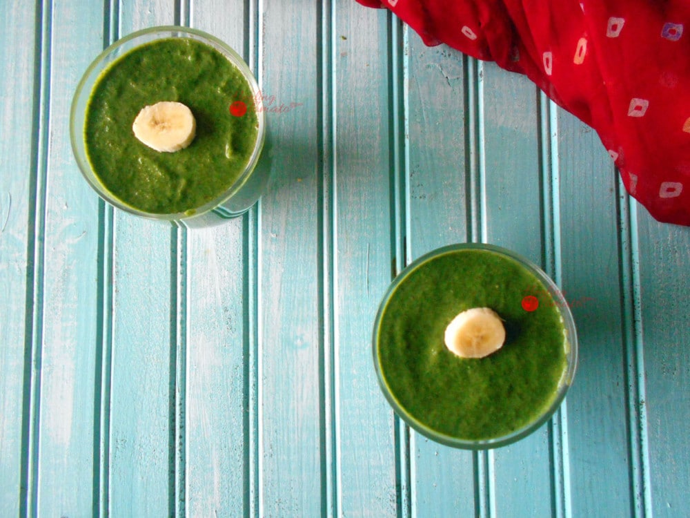 Spinach Smoothie. A power breakfast smoothie recipe that will take keep you full until lunch time