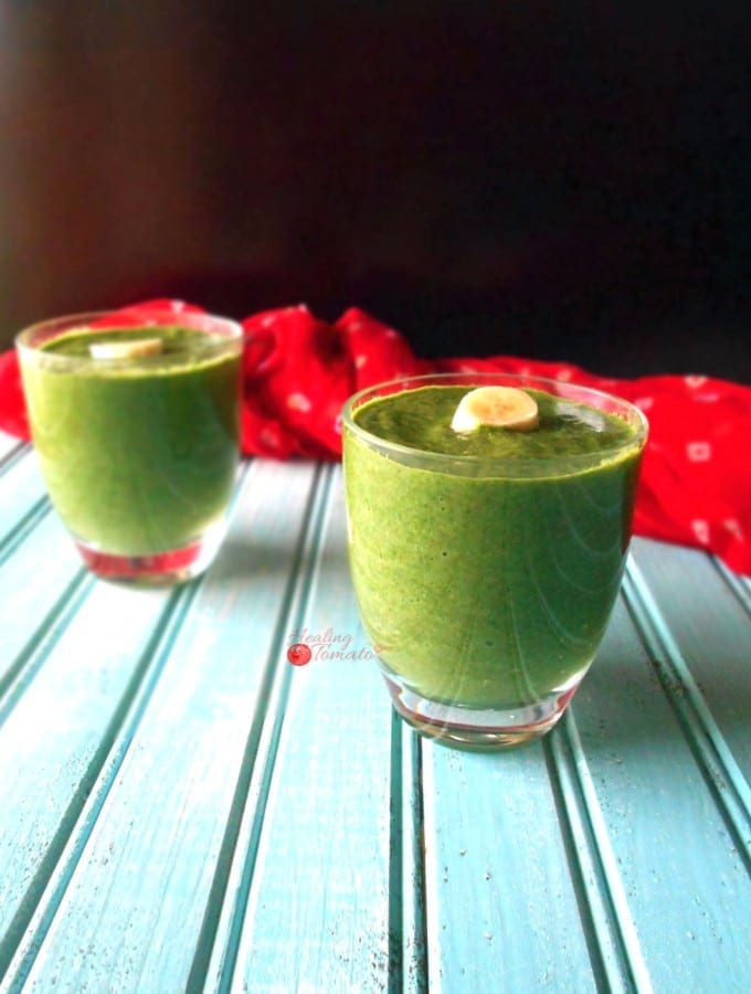 Spinach Smoothie. A power breakfast smoothie recipe that will take keep you full until lunch time