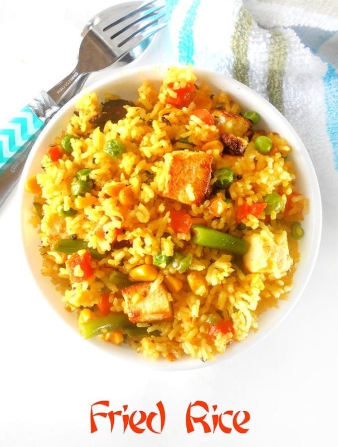 How to make fried rice (vegan version): This is the easiest way to make vegetarian fried rice. Perfect for weeknight family meals. I added tofu and made it spicy