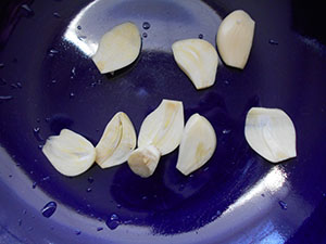 blue bowl with garlic slices