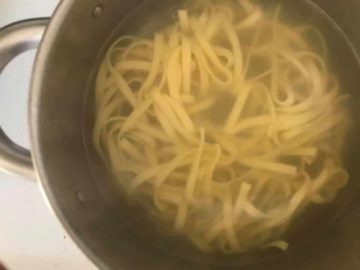 cooked fettuccine in water