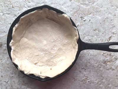 apple pie crust on cast iron pan
